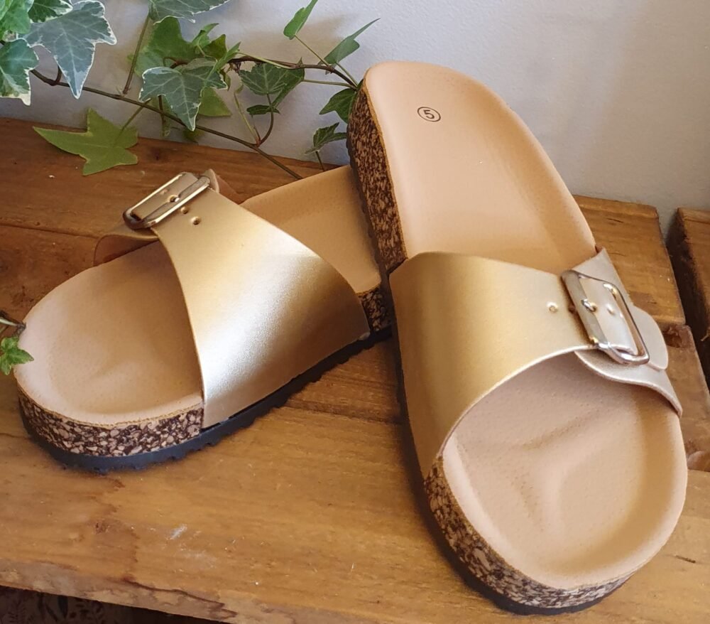 Ladies buckle sandal